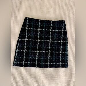 Black/Green Plaid Tweed Skirt size 8. Loft outlet.